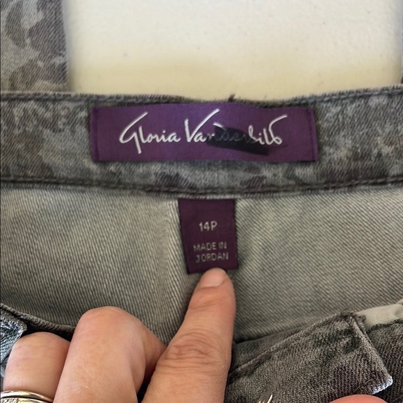 Gloria Vanderbilt Floral Gray Slim Jeans - Picture 7 of 9